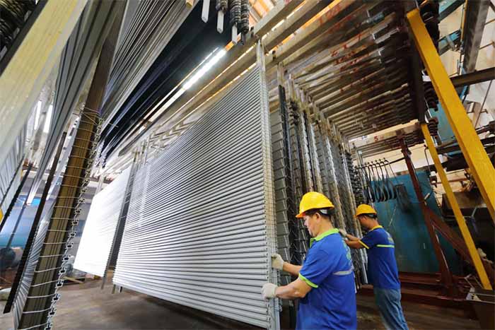 鋁型材定制開(kāi)模鋁型材氧化車(chē)間